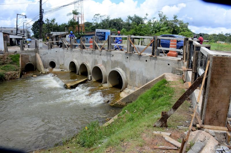 Obras na ponte da rua 2 De Junho com o canal da Toras sendo Concluída – Águas Brancas