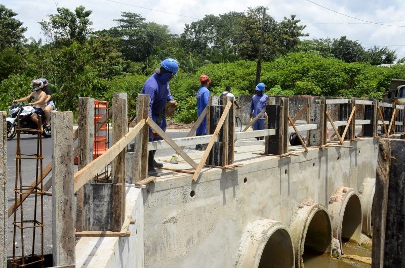 Obras na ponte da rua 2 De Junho com o canal da Toras sendo Concluída – Águas Brancas