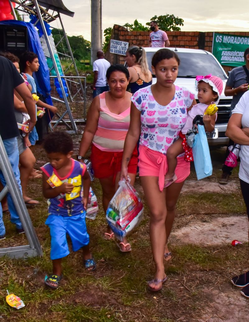 Programa Ananin Solidária, entrega de cestas básicas na comunidade Jardim das Oliveiras em Águas Brancas