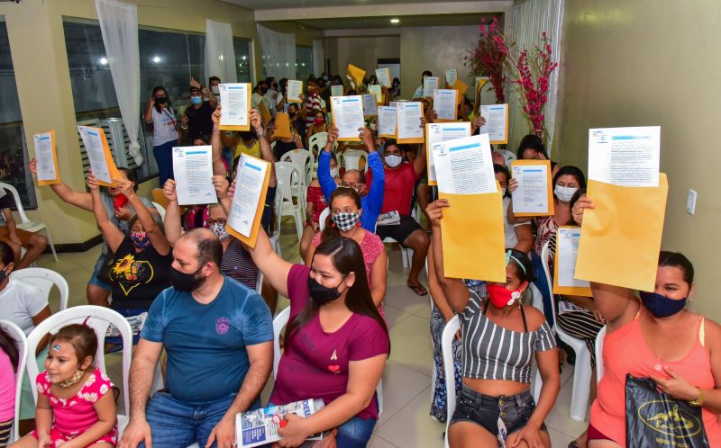 Ato de Entrega de Títulos de Propriedade da Vila Nascimento no bairro Curuçambá