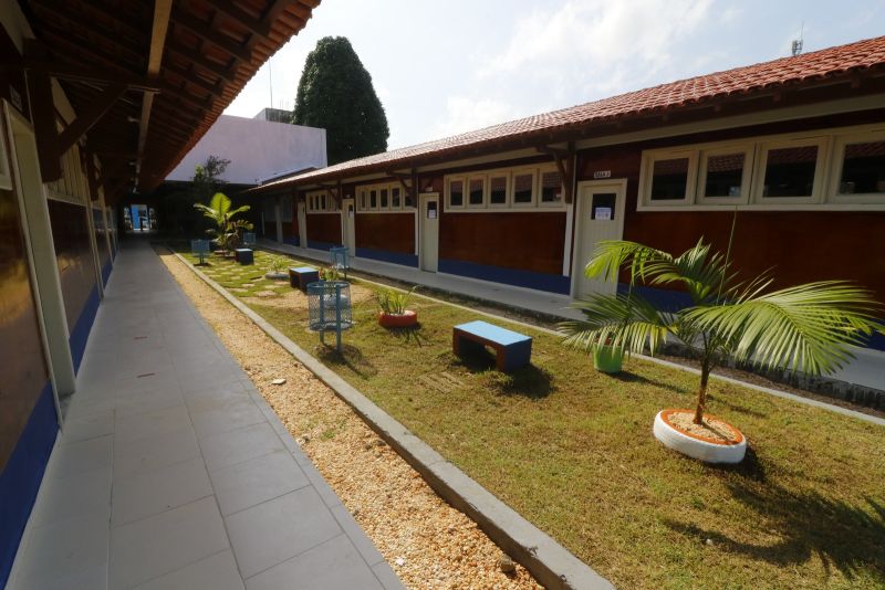 Escola Nelson Pereira Dias, totalmente revitalizada no bairro 40 Horas