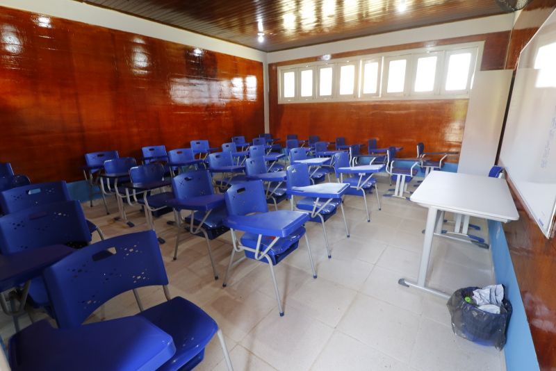 Escola Nelson Pereira Dias, totalmente revitalizada no bairro 40 Horas