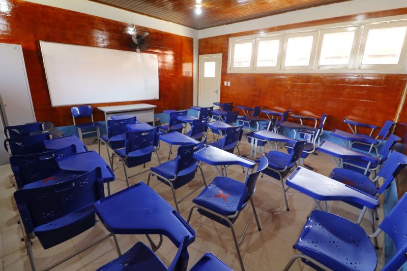 Escola Nelson Pereira Dias, totalmente revitalizada no bairro 40 Horas