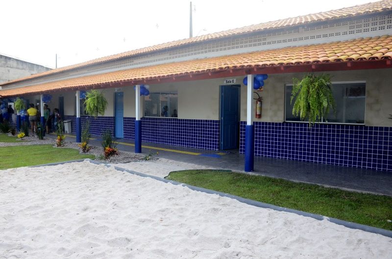 Reinaugurada 45° escola totalmente revitalizada e informatizada com laboratório de informática- Escola Santa Terezinha no bairro Coqueiro