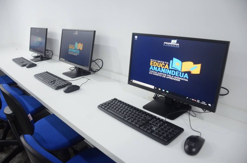 Reinaugurada 45° escola totalmente revitalizada e informatizada com laboratório de informática- Escola Santa Terezinha no bairro Coqueiro