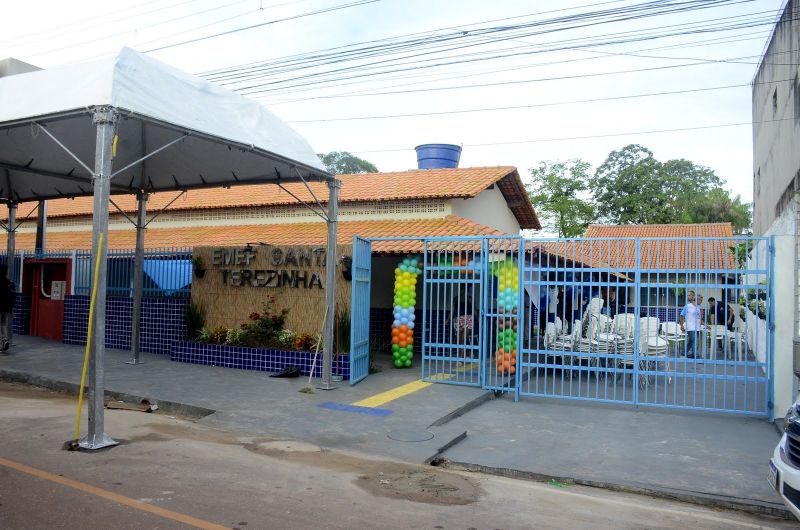 Reinaugurada 45° escola totalmente revitalizada e informatizada com laboratório de informática- Escola Santa Terezinha no bairro Coqueiro