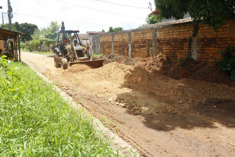 Obras de Terra Planagem na travessa Sérgio Naru no bairro Icuí