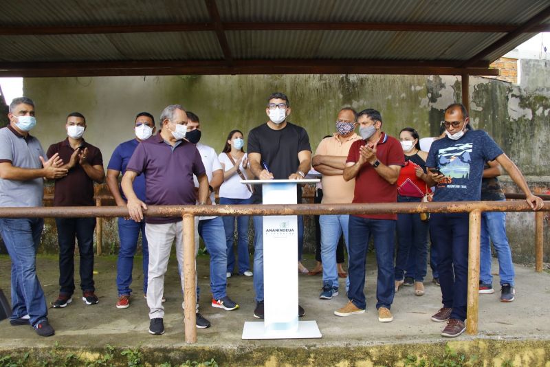 Assinatura da ordem de serviço de revitalização da praça Waldomiro Gonçalves no Bairro de Águas Lindas