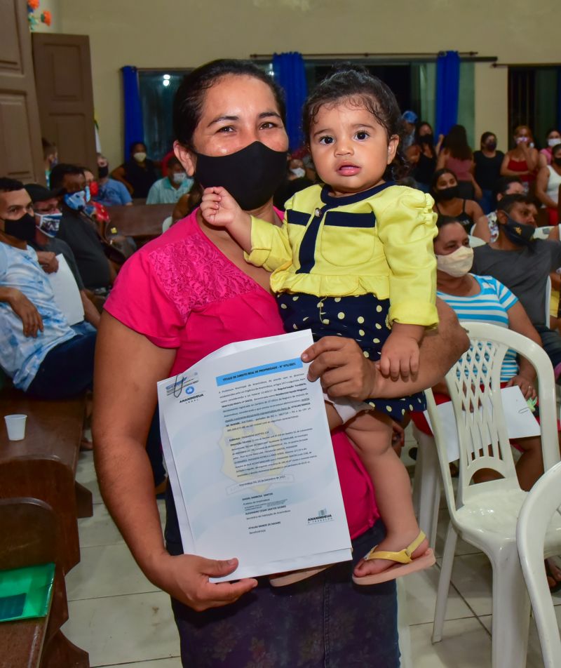 Ato de entrega de Títulos de Propriedade na comunidade Açude Maguari