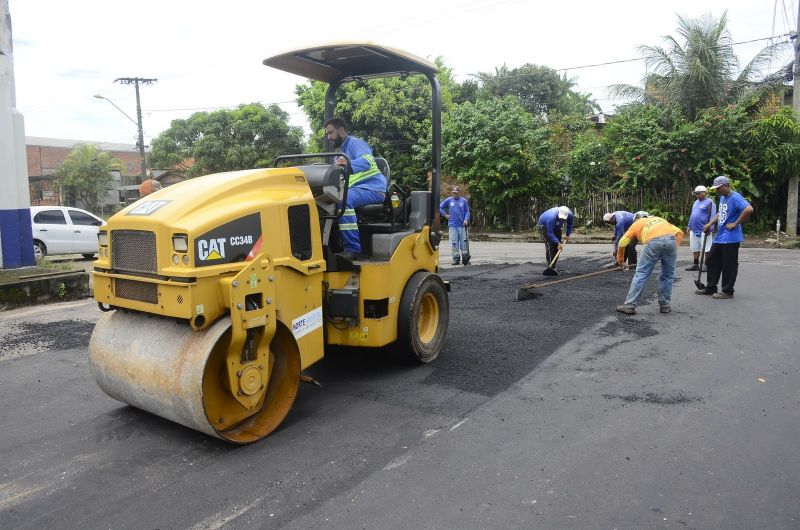 Obras de asfaltamento da rua ao lado da UBS Pérola Il - 40 Horas