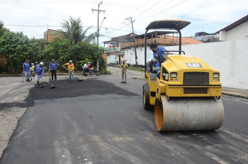 Obras de asfaltamento da rua ao lado da UBS Pérola Il - 40 Horas