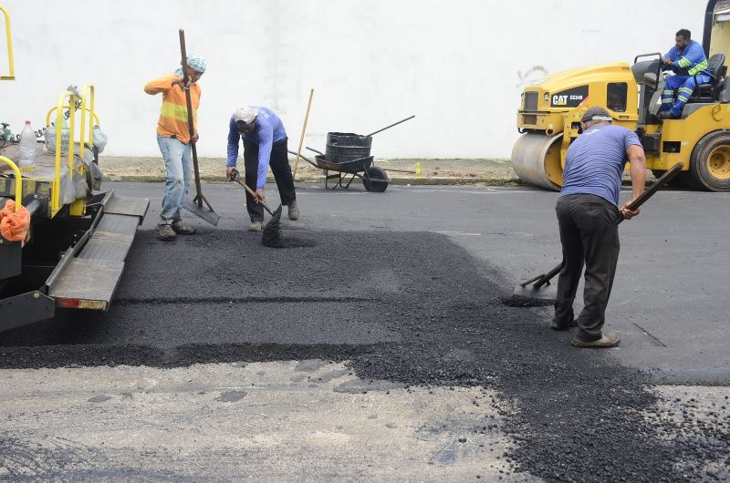 Obras de asfaltamento da rua ao lado da UBS Pérola Il - 40 Horas