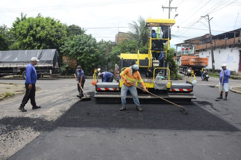 Obras de asfaltamento da rua ao lado da UBS Pérola Il - 40 Horas