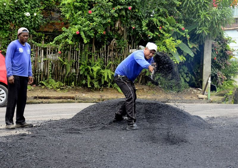 Obras de asfaltamento da rua ao lado da UBS Pérola Il - 40 Horas