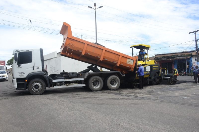 Obras de asfaltamento da rua ao lado da UBS Pérola Il - 40 Horas