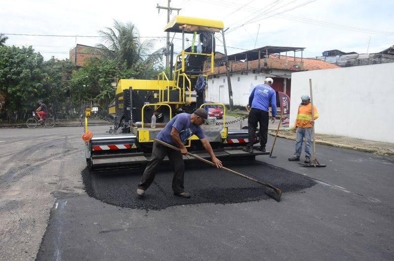 Obras de asfaltamento da rua ao lado da UBS Pérola Il - 40 Horas