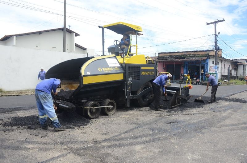 Obras de asfaltamento da rua ao lado da UBS Pérola Il - 40 Horas