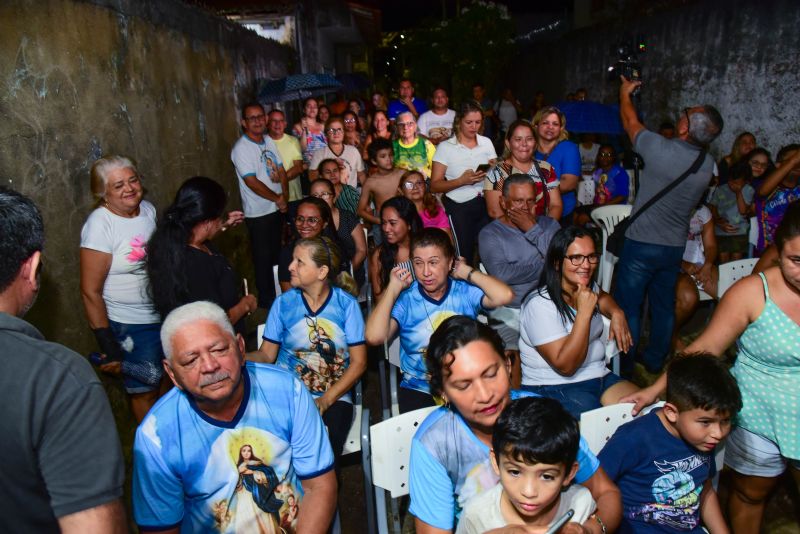 Assinatura de ordem de serviço da Praça Cruzeiro São Pedro na passarela entre as WE 79 e 80, na Cidade Nova Vl