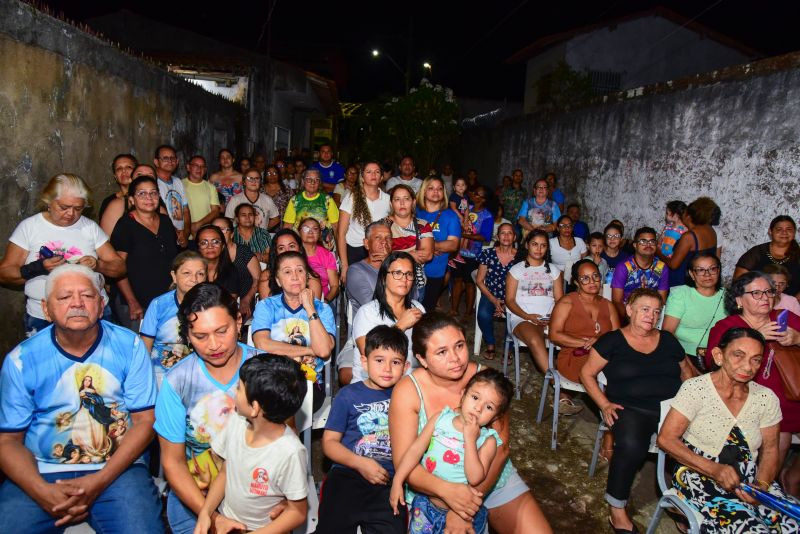 Assinatura de ordem de serviço da Praça Cruzeiro São Pedro na passarela entre as WE 79 e 80, na Cidade Nova Vl