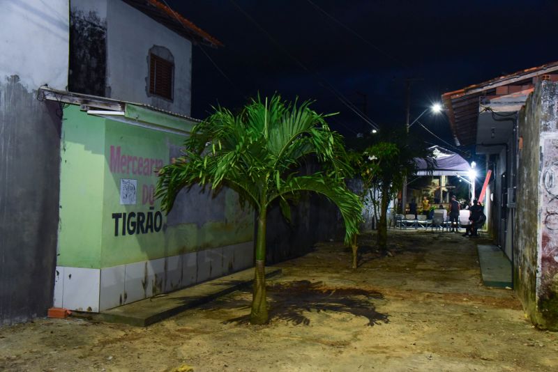 Assinatura de ordem de serviço da Praça Cruzeiro São Pedro na passarela entre as WE 79 e 80, na Cidade Nova Vl