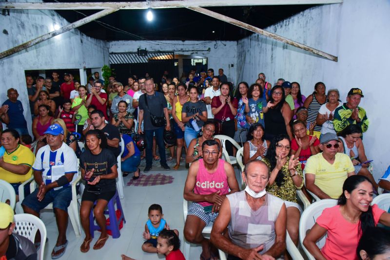 Assinatura do Decreto de Desapropriação da Comunidade Muralha na rua Cajuí no bairro Guajará I