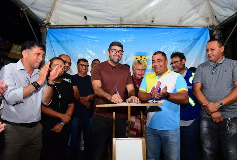 Assinatura de Ordem de Serviço para Pavimentação Asfáltica da rua União no bairro do Jardelândia