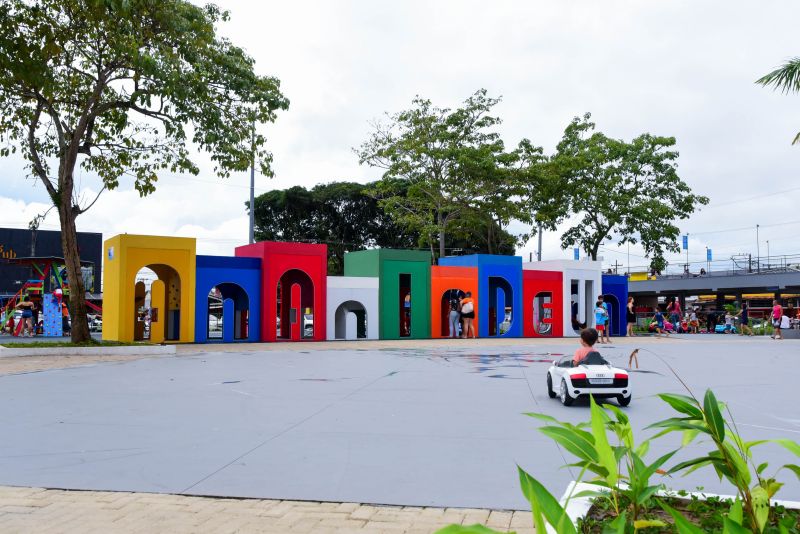 Imagens da Praça da Bíblia