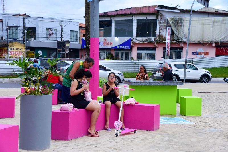 Imagens da Praça da Bíblia