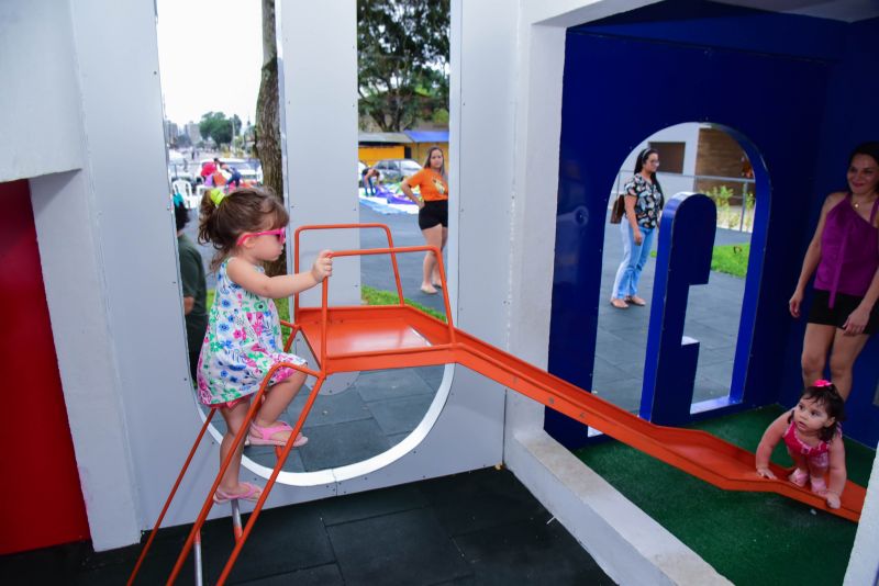 Imagens da Praça da Bíblia