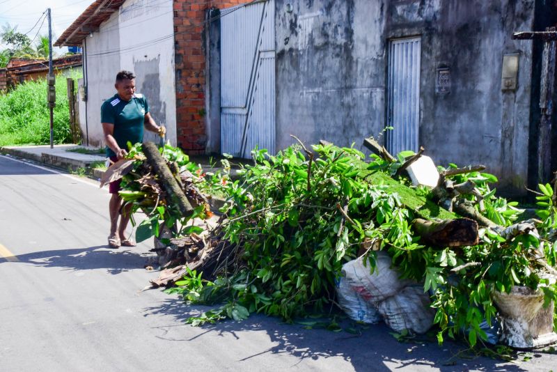 Mutirão de Limpeza no Bairro de Águas Brancas