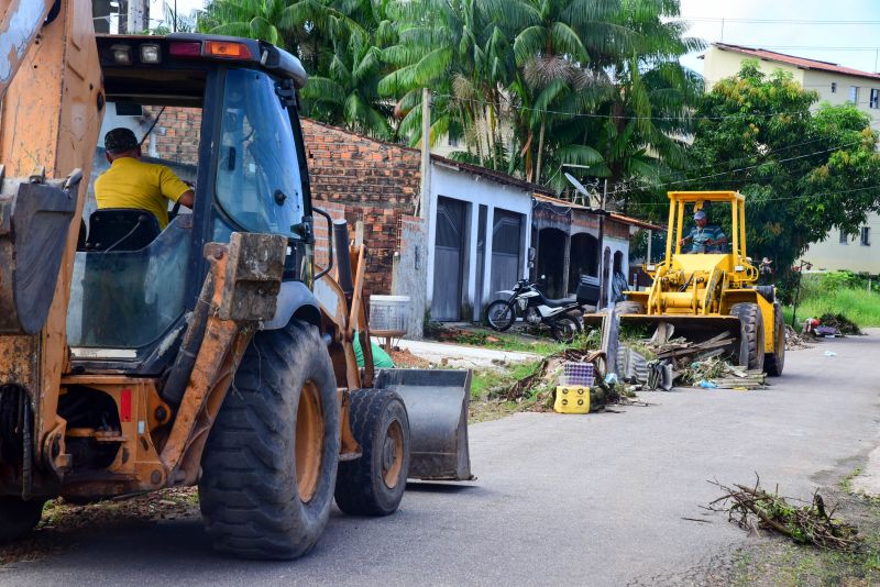 Mutirão de Limpeza no Bairro de Águas Brancas