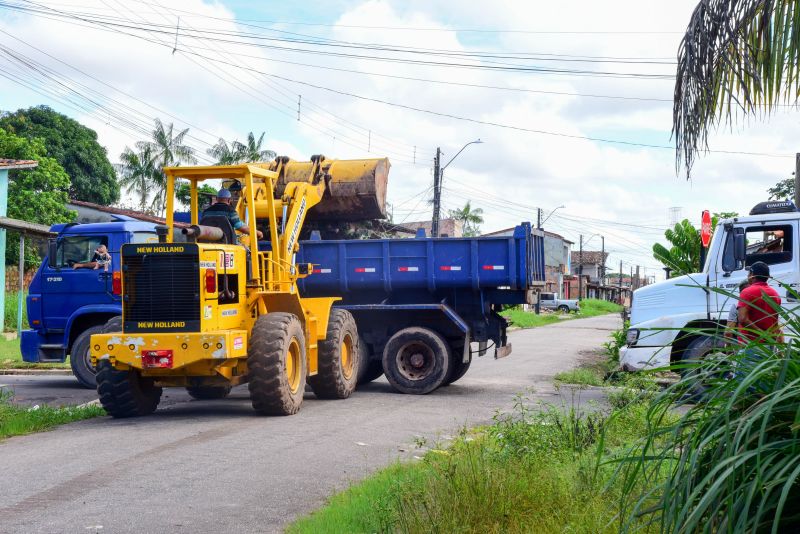 Mutirão de Limpeza no Bairro de Águas Brancas