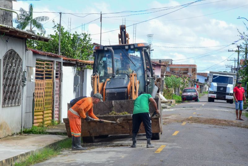 Mutirão de Limpeza no Bairro de Águas Brancas