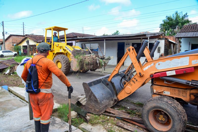 Mutirão de Limpeza no Bairro de Águas Brancas