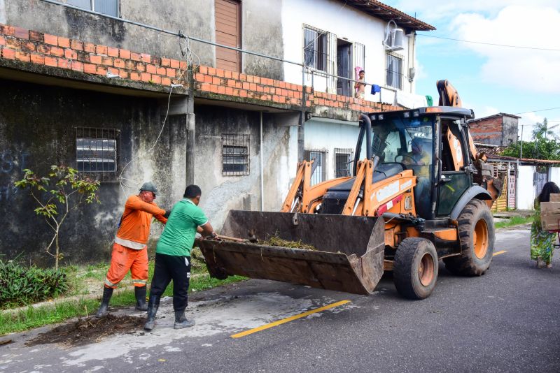 Mutirão de Limpeza no Bairro de Águas Brancas