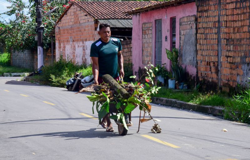 Mutirão de Limpeza no Bairro de Águas Brancas