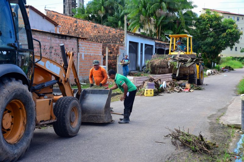 Mutirão de Limpeza no Bairro de Águas Brancas