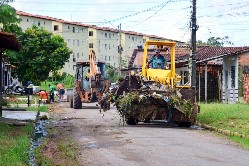 Mutirão de Limpeza no Bairro de Águas Brancas