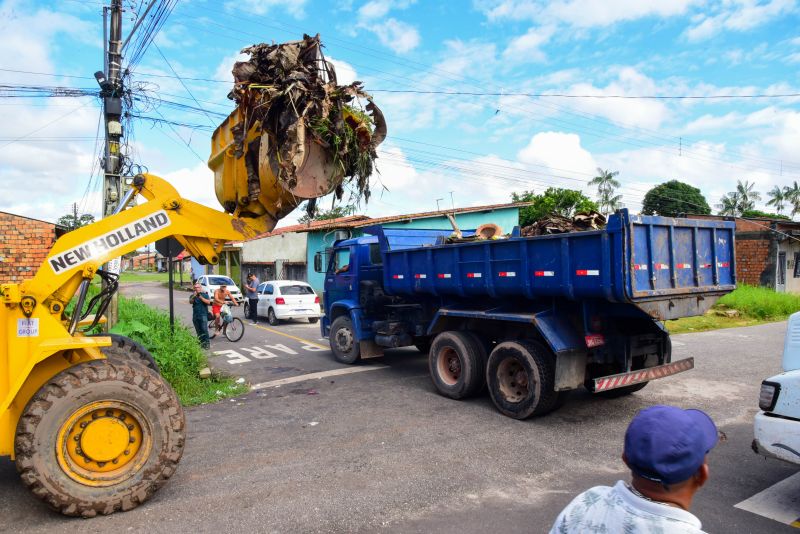 Mutirão de Limpeza no Bairro de Águas Brancas