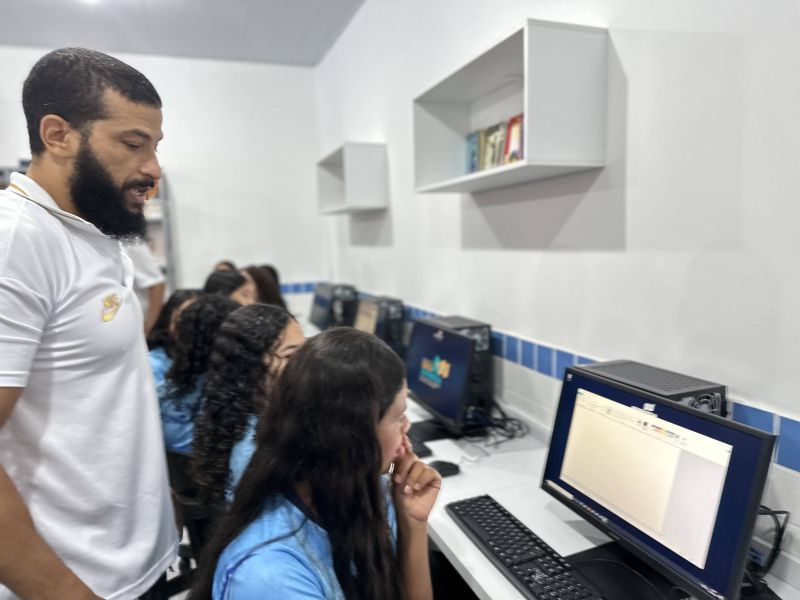 Inauguração da 46ª Unidade de Educação EMEF Profª Lúcia Wanderley, no bairro da Guanabara