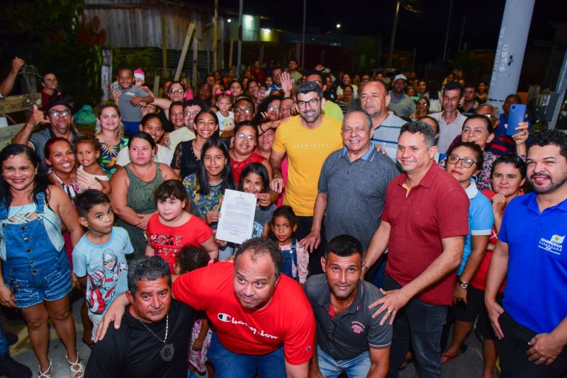 Entrega do Decreto de Desapropriação da Comunidade Pedreirinha no Bairro da Guanabara. Centro Comunitário - Estrada Da Pedreirinha