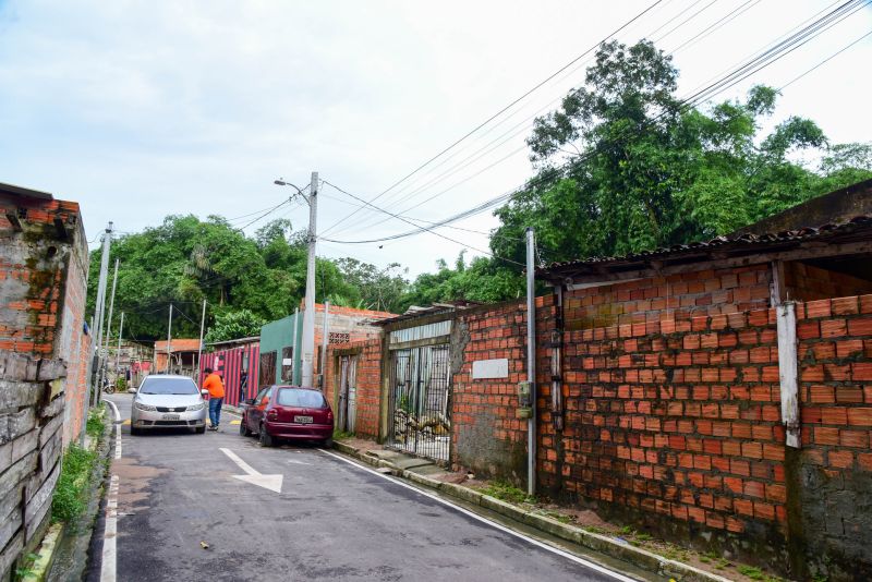 Entrega do Decreto de Desapropriação da Comunidade Pedreirinha no Bairro da Guanabara. Centro Comunitário - Estrada Da Pedreirinha