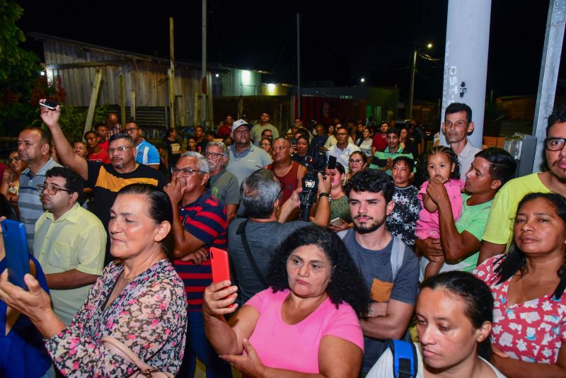 Entrega do Decreto de Desapropriação da Comunidade Pedreirinha no Bairro da Guanabara. Centro Comunitário - Estrada Da Pedreirinha