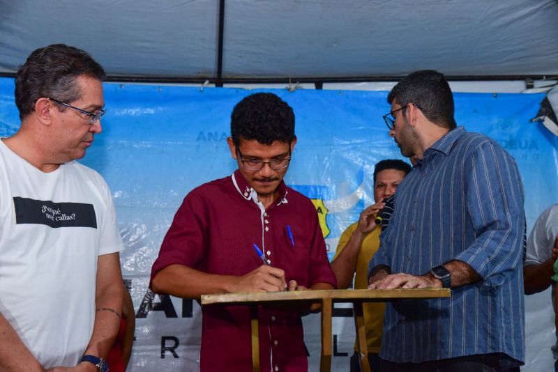 Assinatura de Ordem de Serviço para Pavimentação Asfáltica da rua Do Fio no bairro Maguari