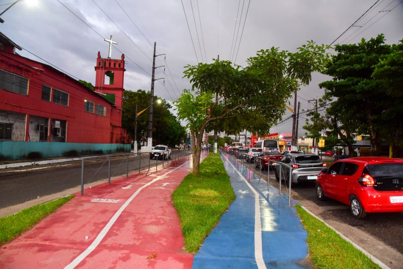 Novo Canteiro Central da Avenida Três Corações Totalmente Reformado E Revitalizado