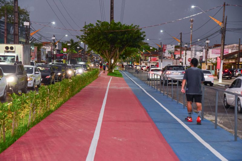 Novo Canteiro Central da Avenida Três Corações Totalmente Reformado E Revitalizado