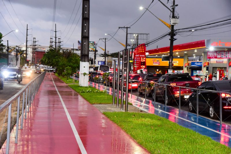 Novo Canteiro Central da Avenida Três Corações Totalmente Reformado E Revitalizado