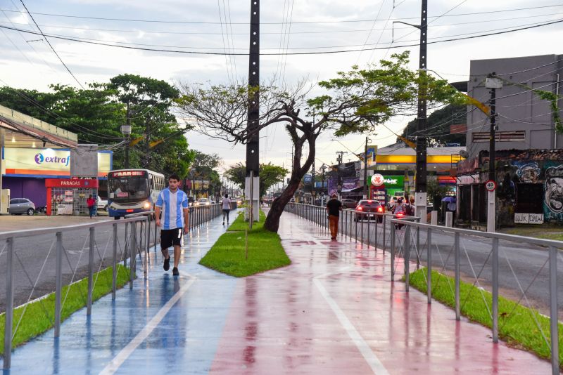 Novo Canteiro Central da Avenida Três Corações Totalmente Reformado E Revitalizado