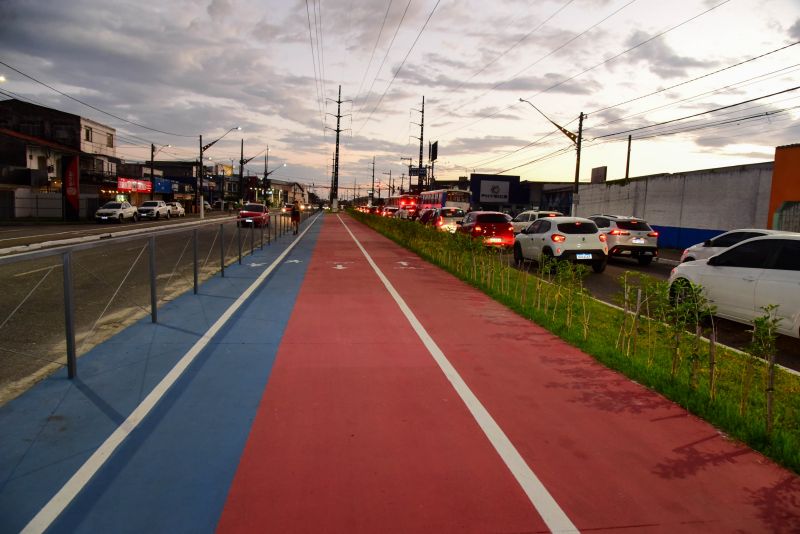 Novo Canteiro Central da Avenida Três Corações Totalmente Reformado E Revitalizado