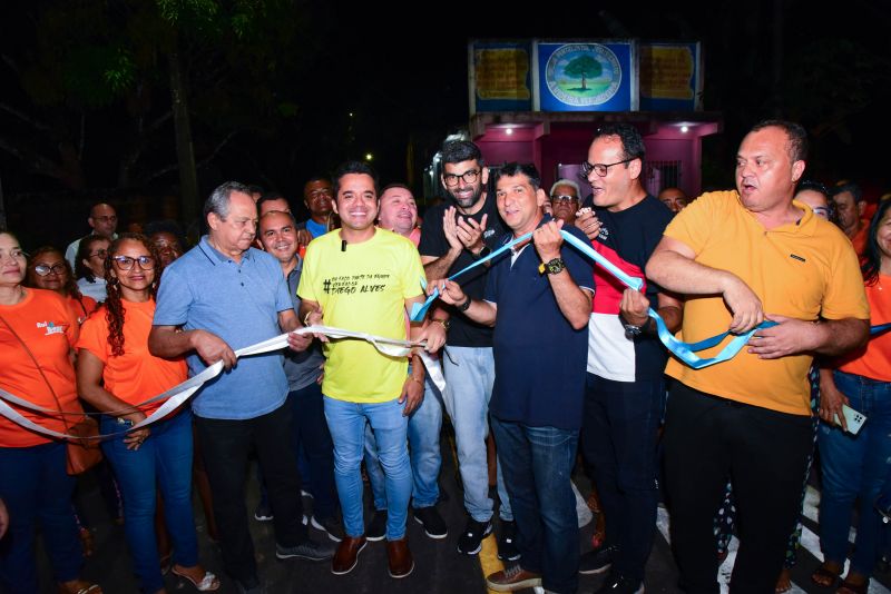 Inauguração Asfáltica das ruas da Comunidade Padre Cícero, Tio Patinhas Área I no bairro Águas Lindas